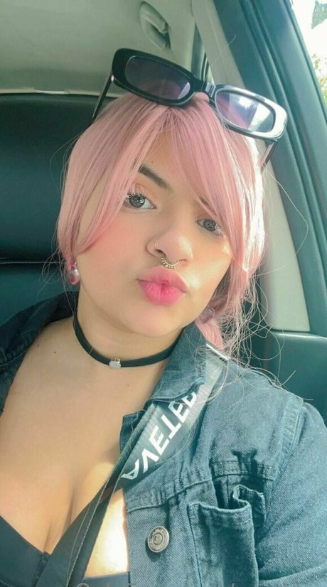 roseiaro hot model photo