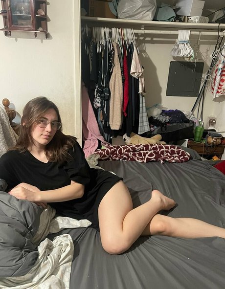 lillylovespenisland naked model archive