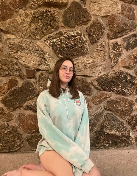 lillylovespenisland model free photo