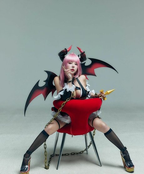 e__luda glamorous star exclusive image