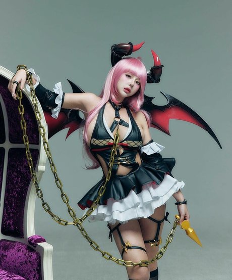 e__luda glamorous model hot images