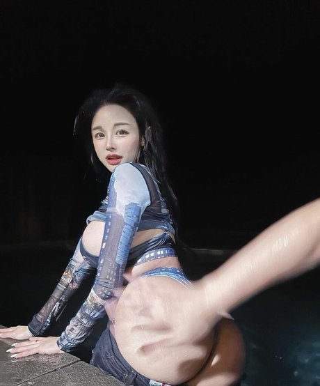 e__luda glamorous exclusive star img