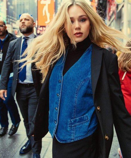 Brec Bassinger free model images