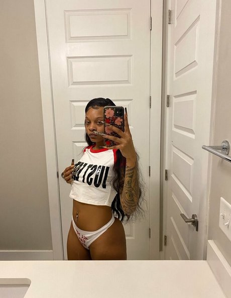 KashOfficials model sex galleries