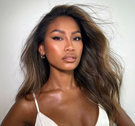 UN YA sex actress img