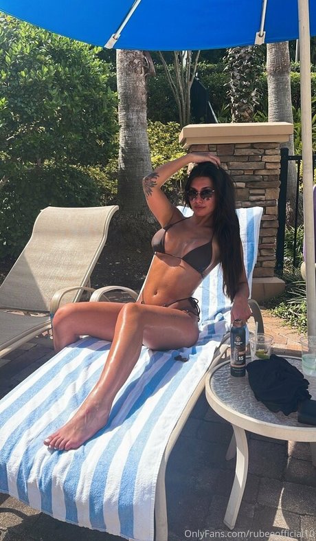 rubeeofficial model pretty pics