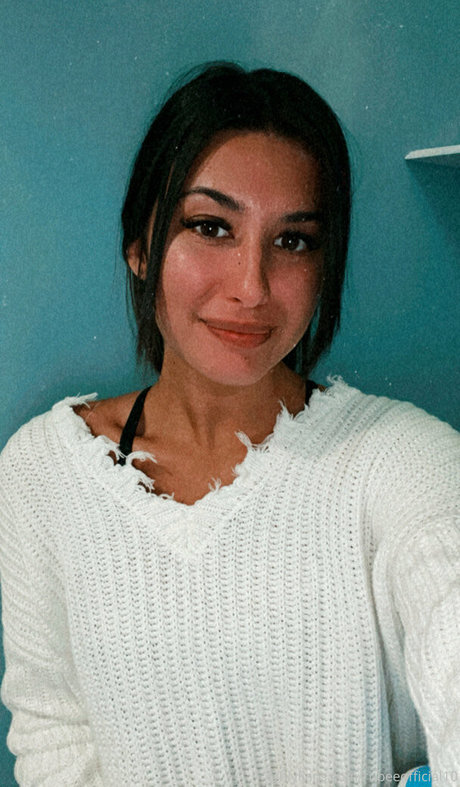 rubeeofficial pornstar erotic pictures