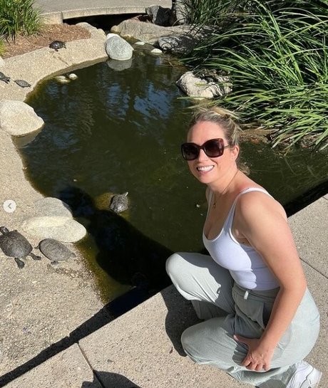 Sarah Cruddas star beautiful photos