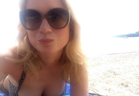 Sarah Cruddas perfect model pic