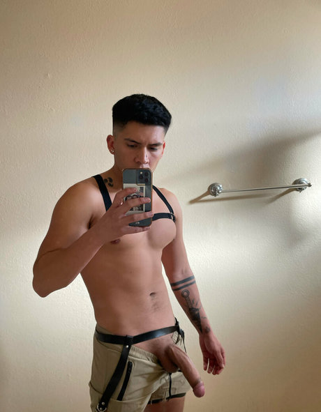 papitop nude model img