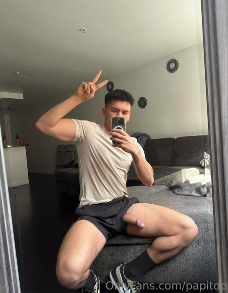 papitop naked star image