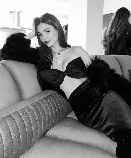 Victoria Justice nudes actress pics
