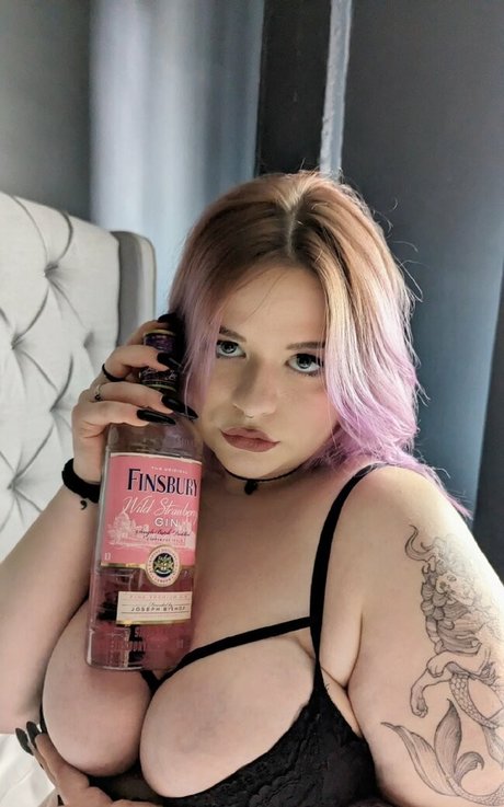 Mina Cinnamon porn actress photos