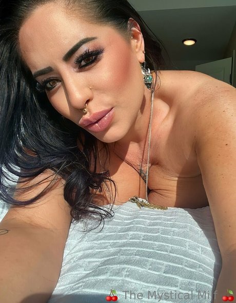 enchantressselenafree porn model picture