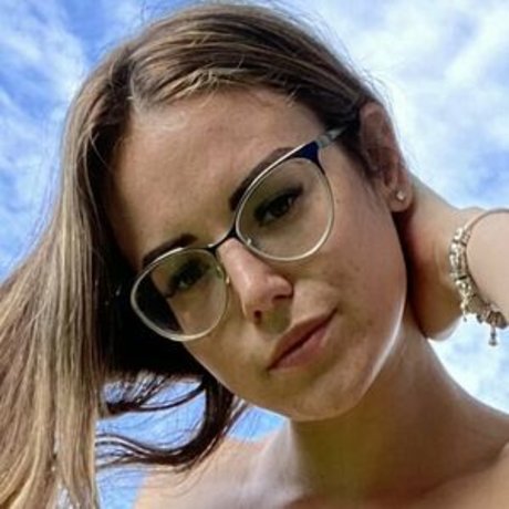 RaeLynch hot actress gallery