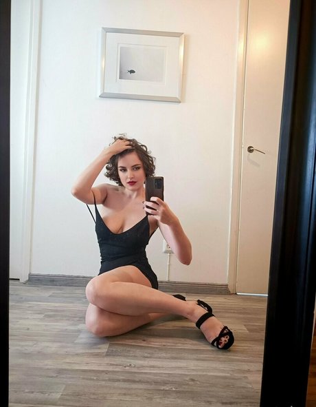 gera october naked model gallery