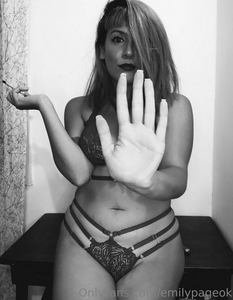 emilypageok star hot pics