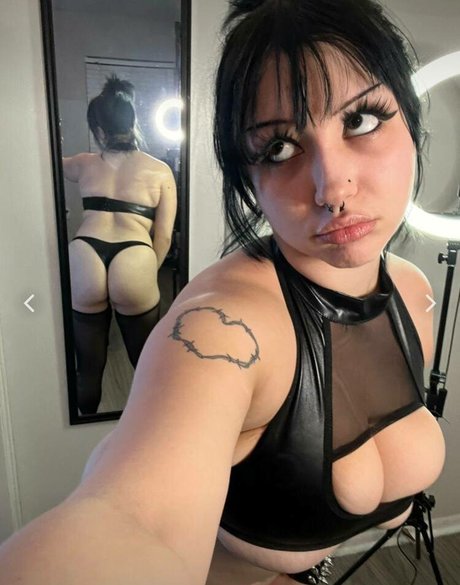 Bbabydollyy nude model image