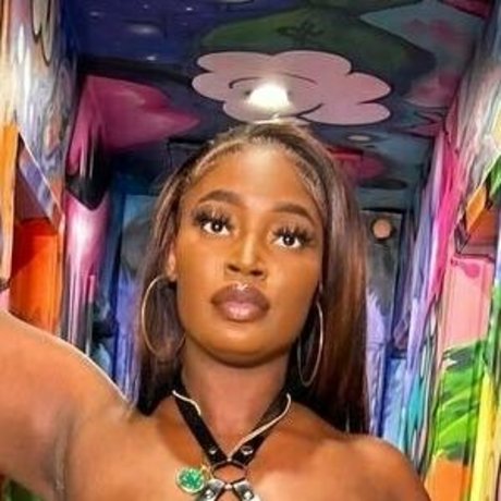 queenncubanxxx erotic pornstar photo