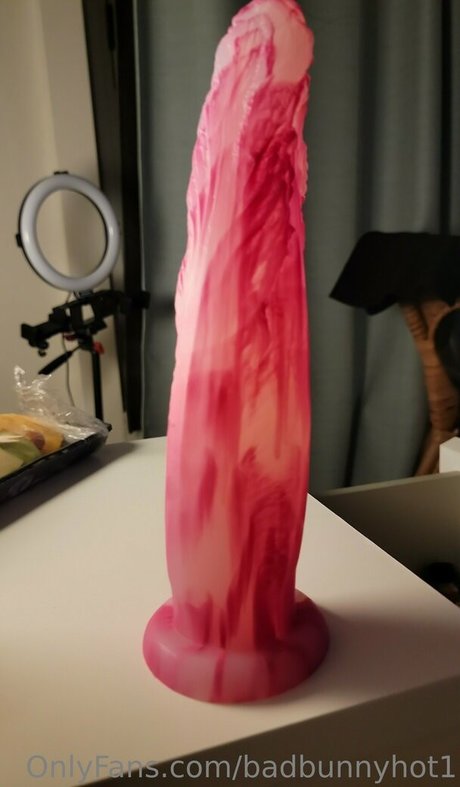 badbunnyhot1 hot actress pic