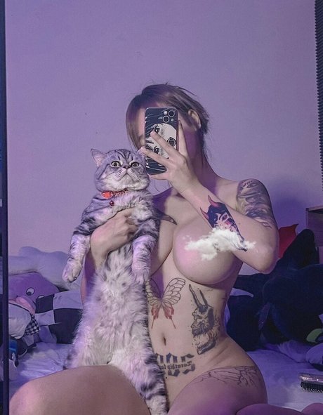 q namii model nude pics