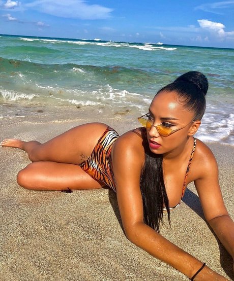 big tits mom onlyfans erotic images