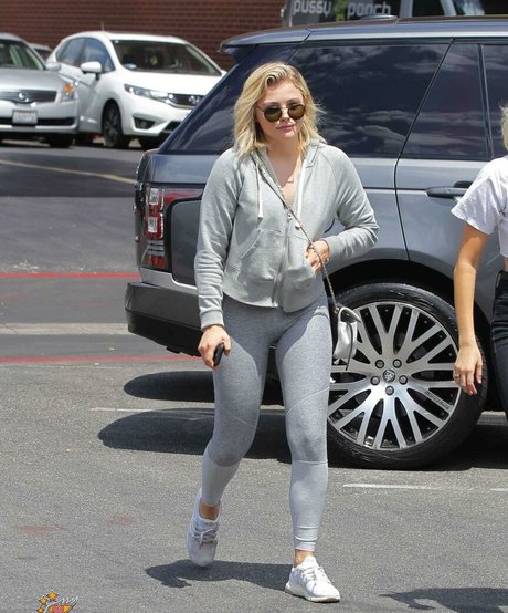 shemale outdoor onlyfans pretty image