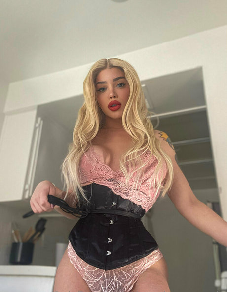 theonlyanaconda model adult image