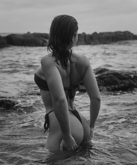 sweetnzaza model nude img