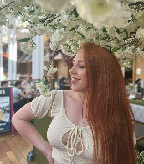 Isla Dawn hd actress image