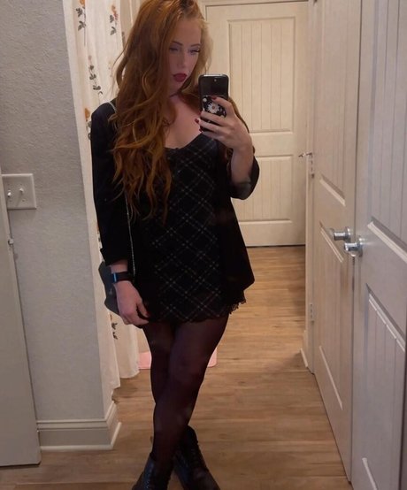 Isla Dawn naked star gallery