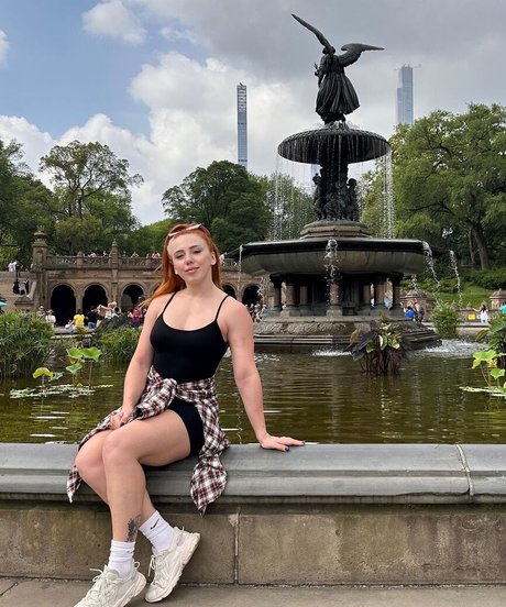 Isla Dawn model xxx pics