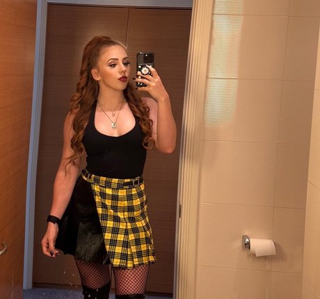 Isla Dawn pornstar top image