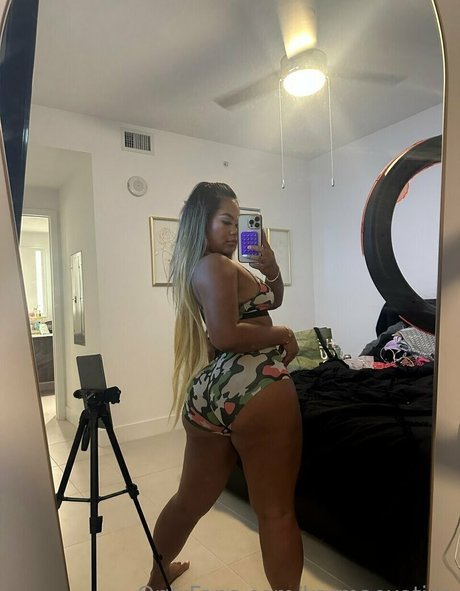 Tonti Thampitak pornstar free pictures