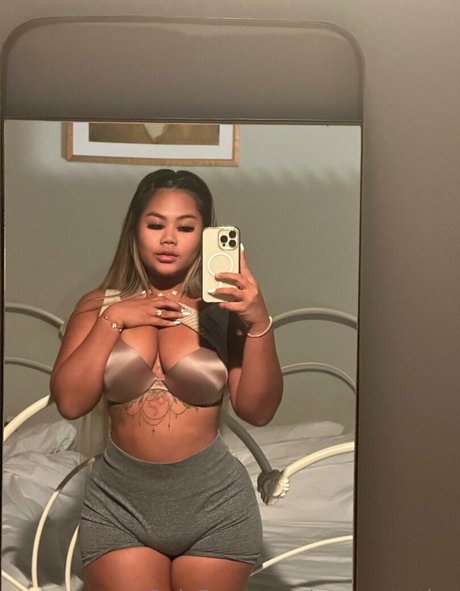 Tonti Thampitak model top pictures