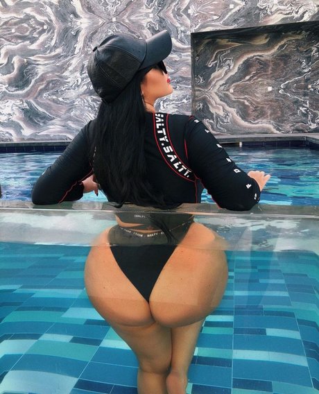 sxmonne nudes star image