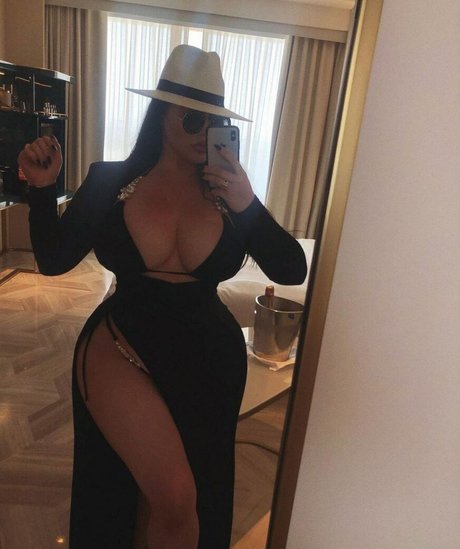 sxmonne model nude pictures