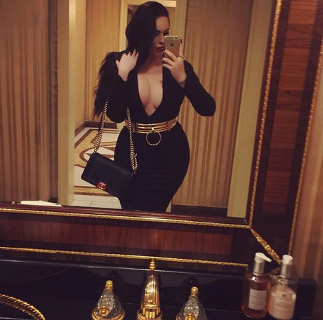 sxmonne pornstar beautiful image