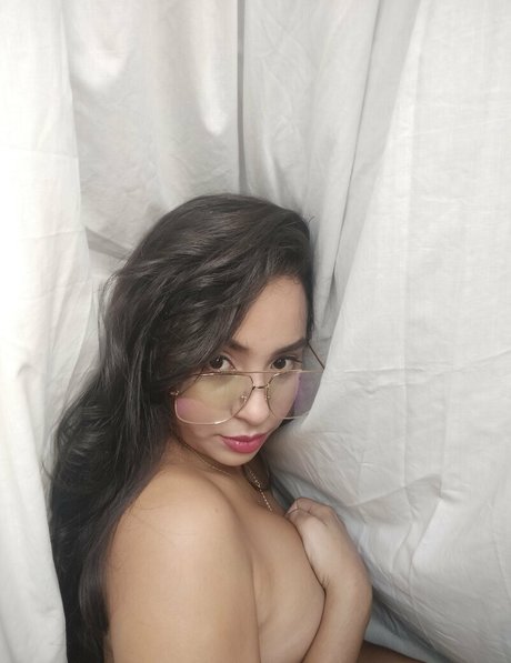 yiyisweetcousin beautiful star image