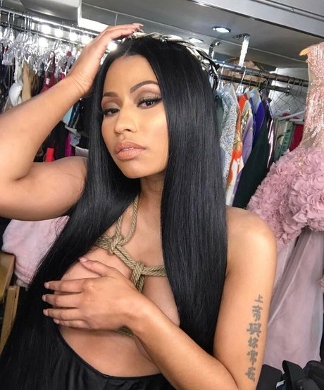 Nicki Minaj hot model galleries