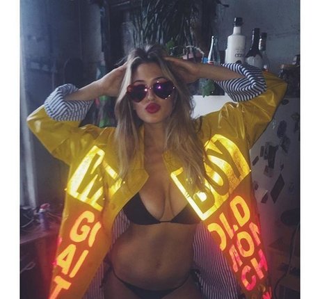 Lindsey Kevitch model hot photo