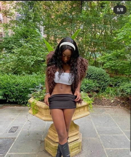 Majormommyissues model img