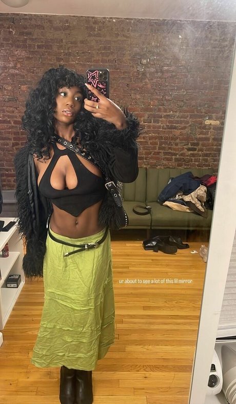 Majormommyissues model art pics