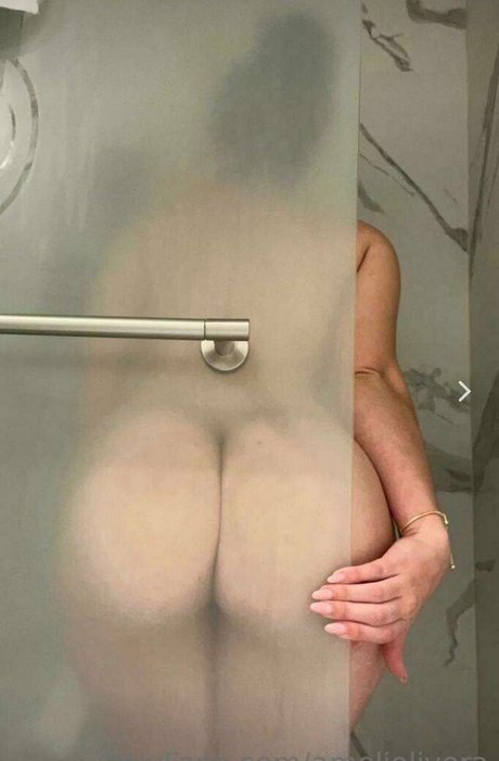 Ameli Olivera nude model img