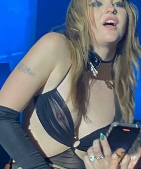 mature wife onlyfans erotic images