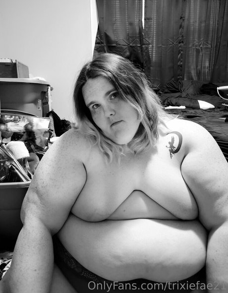 trixiefae21 nice model pic
