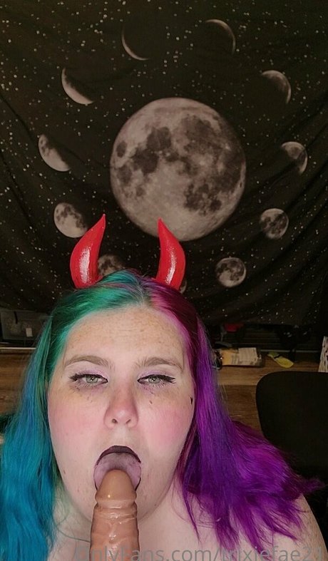 trixiefae21 pornographic model archive