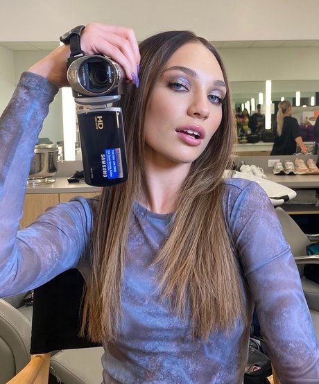 Maddie Ziegler porn actress archive