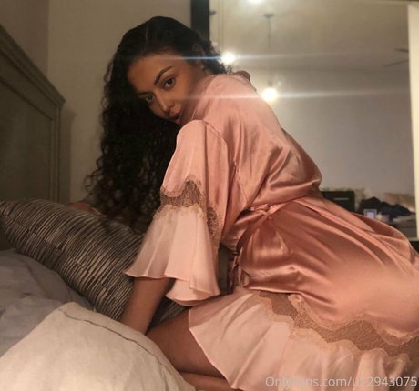 mayawaifu star beautiful image