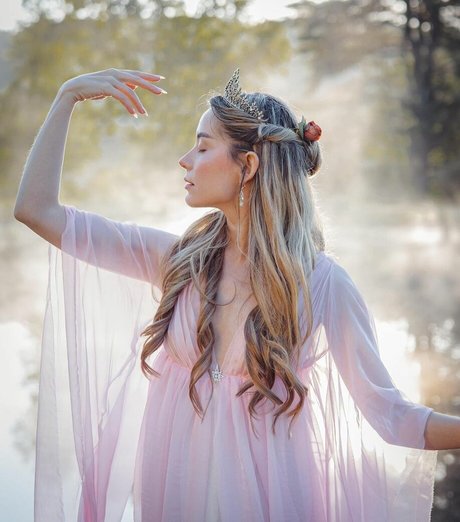 queen astraea nude actress gallery